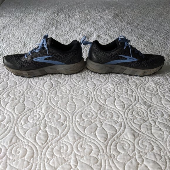 3/$15 Brooks Divide Trail Running Shoe Black/Blue in a Women's size 7 Medium - Picture 5 of 10